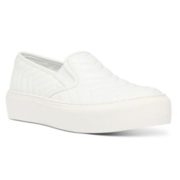 Wild Pair Shoes - Womens White Slip-Resistant Quilted Breathable Round Toe Slip On Sneakers 7 M